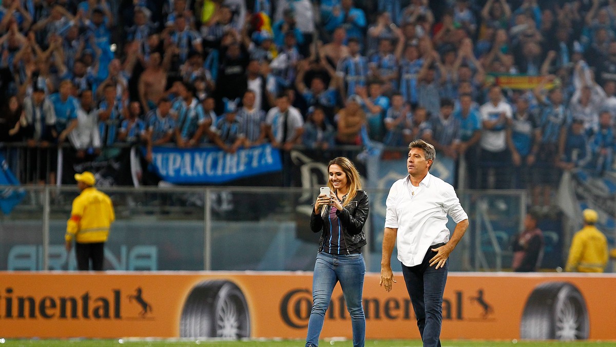 Carolina Portaluppi, córka Renato Gaucho, trenera Gremio Porto Alegre, podpadła fanom drużyny ojca. Przez zachowanie dziewczyny klub został surowo ukarany.