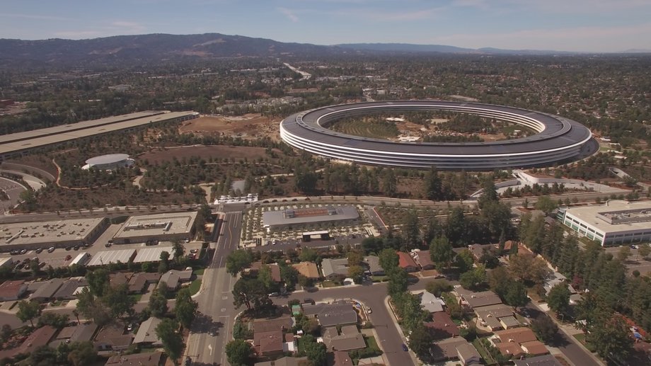 Rzut oka z wysokości na Apple Park