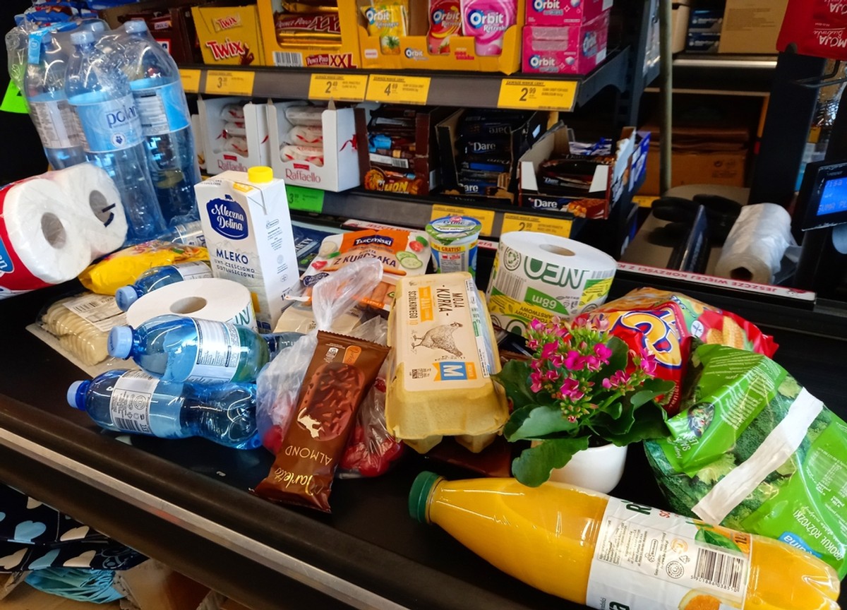 Biedronka odkrywa karty. Tyle pieniędzy zostawili w sklepach klienci