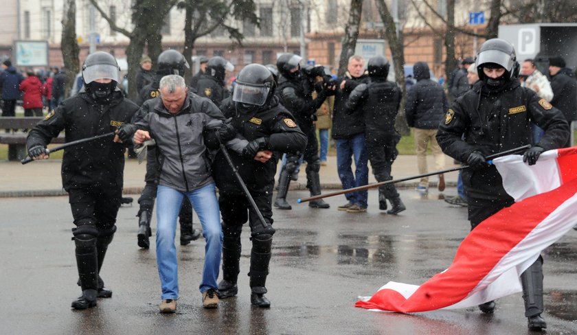 Zamieszki na demonstracji. Biją pałkami opozycję