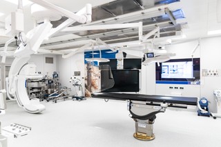 Zaprojektowano „inteligentne szwy” - nici, które mogą dostarczać leki lub wyczuwać stany zapalne