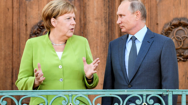 Vladimir Putin és Angela Merkel egyeztettek a fehérorosz tüntetések kapcsán /Fotó:MTI/EPA