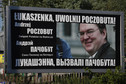 Baner "Łukaszenka uwolnij Poczobuta" przy granicy