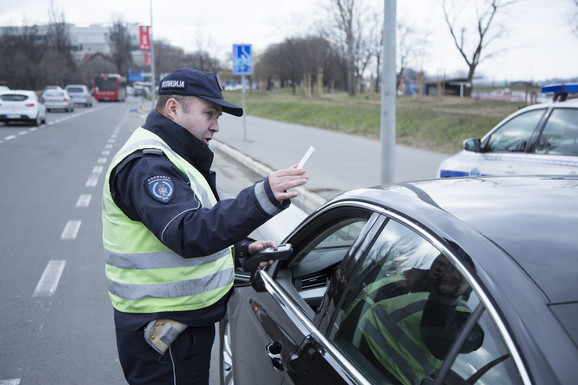 DIVLJALI KOLIMA PIJANI I DROGIRANI Policija u Kragujevcu tokom praznika sankcionisala čak 1.500 vozača: Evo koji prekršaj su najčešće pravili