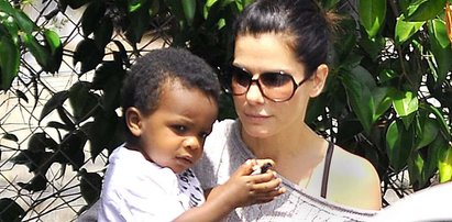 Sandra Bullock z adoptowanym synkiem. FOTO