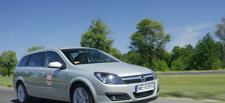 Opel Astra kombi 2.0 Turbo - Pocisk z bagażnikiem