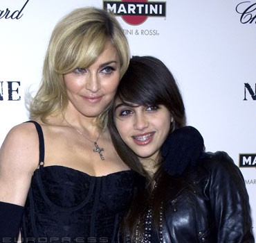 25354_madonna-lourdes-sl-d00016151dd7d0a25c382