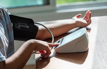 Életveszélyes, ha ez a hétköznapi tünetekkel jelentkező betegség okozza az alacsony vérnyomását