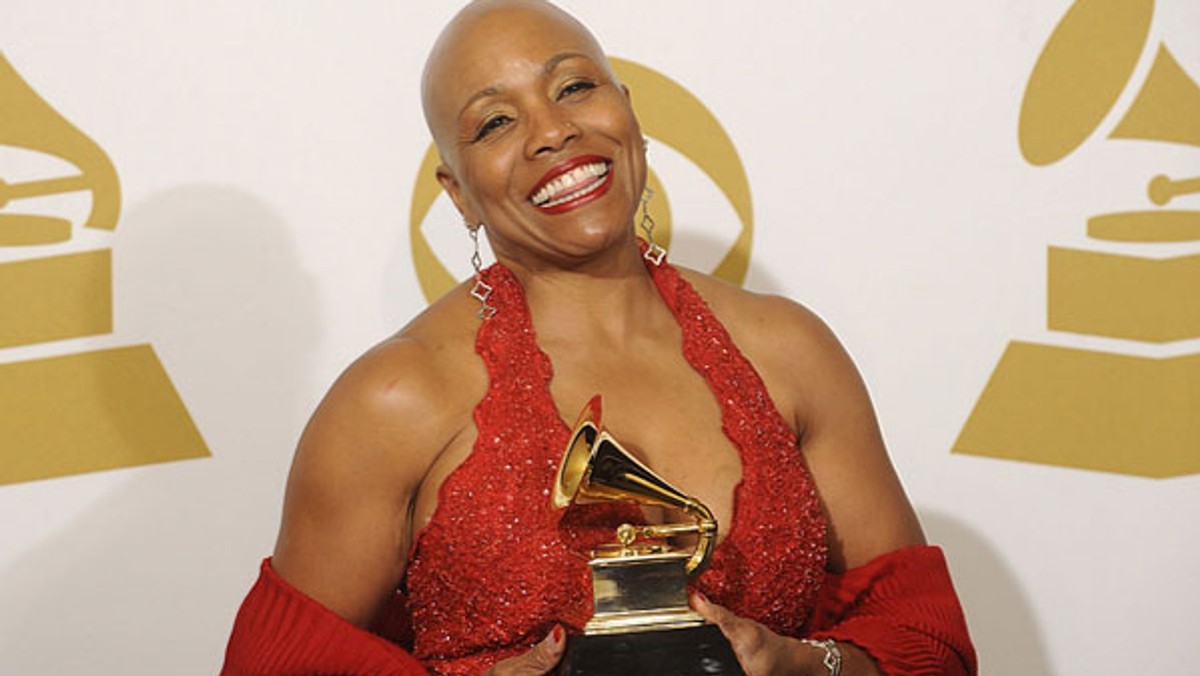 Wybitna wokalistka amerykańska Dee Dee Bridgewater odwiedzi Warszawę tuż przed świętami, by dać nam prezent w postaci specjalnego koncertu. Artystka wystąpi 20 grudnia o godzinie 20 w Archikatedrze św. Jana Chrzściciela na Starym Mieście. Poza repertuarem świątecznym w programie znajdą się również utwory z albumu " To Billie With Love".