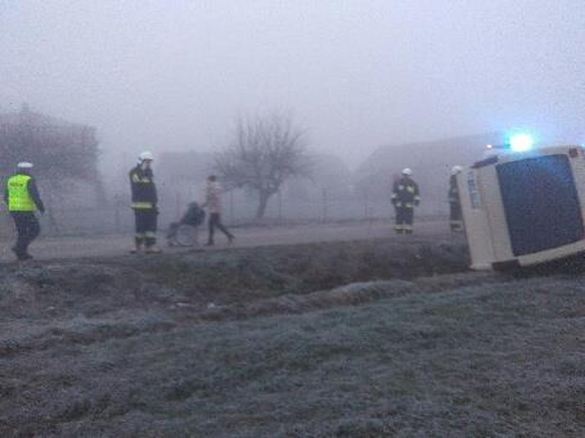 Wypadek busa z niepełnosprawnymi dziećmi. Wielu rannych