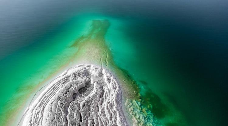 Az izraeli Holt-tenger sóssága nem ideális a sótalanításra, de jól mutatja, milyen forradalmi lehet a vízfogyasztás problémájának megoldása a tengervíz segítségével