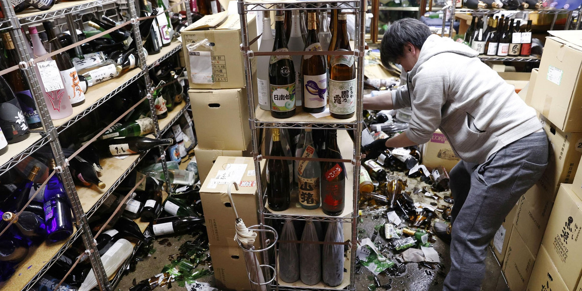 Strong quake hits off Japan coast