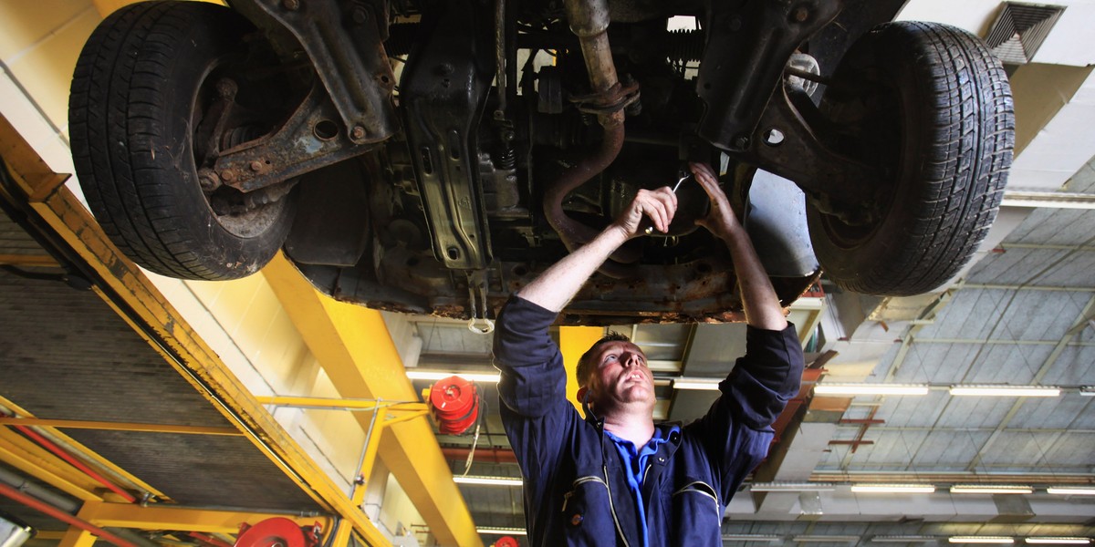 Here's how to choose between a car dealership and an independent mechanic