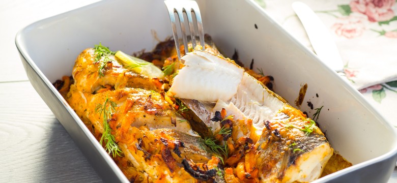 Pyszny obiad na piątek. Podajemy przepis, Ty gotujesz. Zrób rybę po grecku jak Grecy