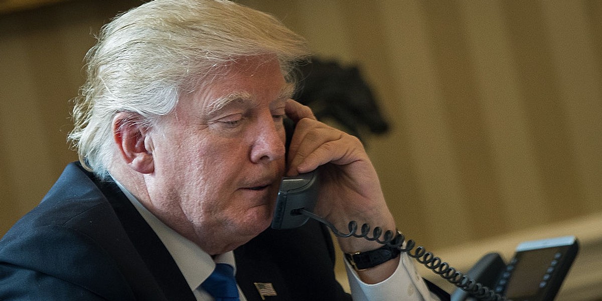 Donald Trump w trakcie rozmowy telefonicznej z Władimirem Putinem