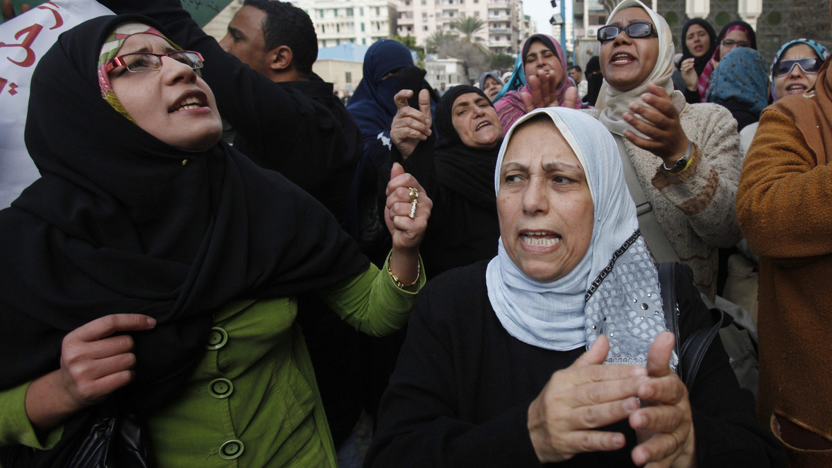 Kilkadziesiąt tysięcy osób demonstruje przeciwko rządom prezydenta Egiptu Hosniego Mubaraka w Aleksandrii na północy kraju - poinformowała agencja AFP.
