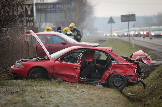 Co zabija Polaków na drogach? Ekspert wylewa kubeł zimnej wody na rządową służbę