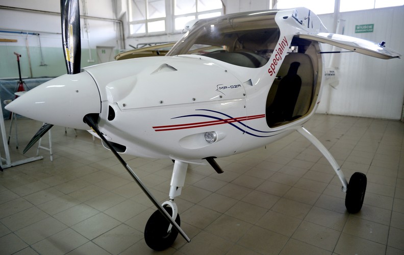 Żeby wzbić się w powietrze Czajka potrzebuje pasa startowego o długości zaledwie 120 metrów. Maksymalną prędkość jaką może osiągnąć to nieco ponad 260 km/h, a maksymalna prędkość przelotowa to 220 km/h. Zasięg samolociku lecącego z prędkością  przelotową dochodzi do 1,5 tys. km. 


<br><br>fot. (dd/zuz) PAP/Darek Delmanowicz