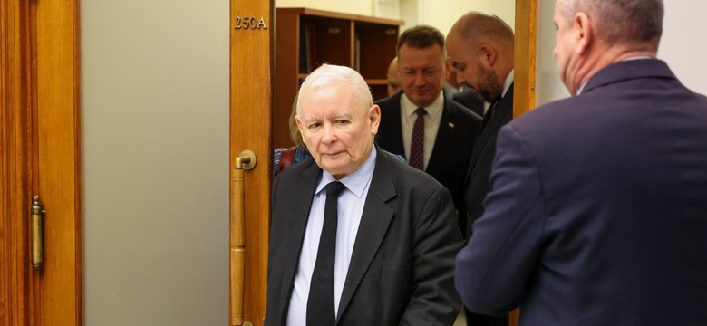 Zakaz trzymania psów na łańcuchach. Prezes PiS zmienia zdanie po wecie Karola Nawrockiego