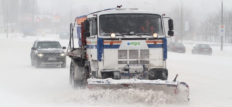 Nocą obfite opady śniegu, a do tego duży mróz