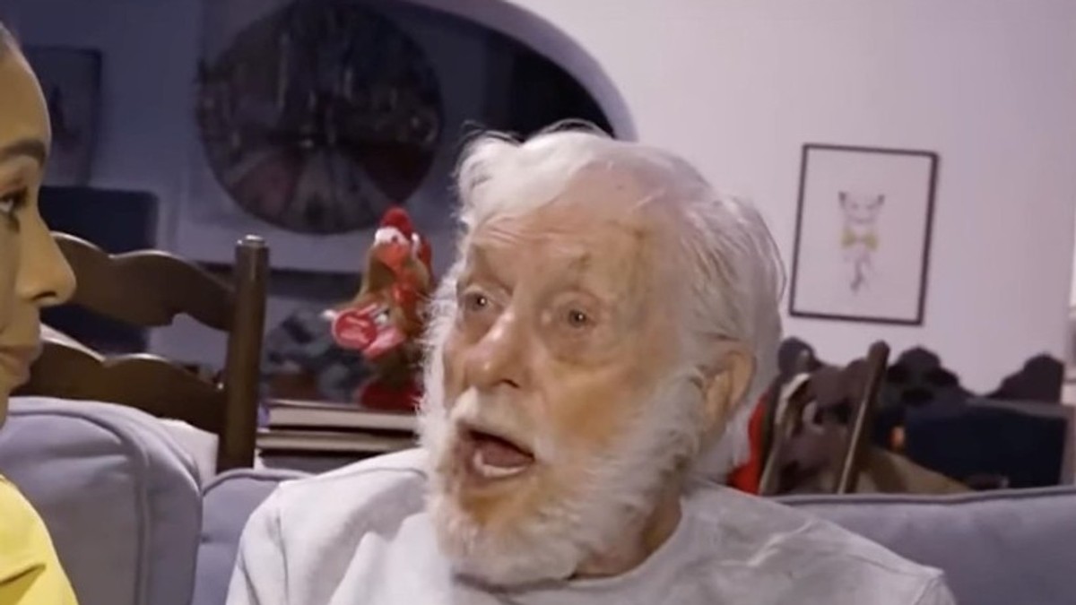 Glumac napunio 100 godina, a vitalnim ga održava žena koja može da mu bude unuka