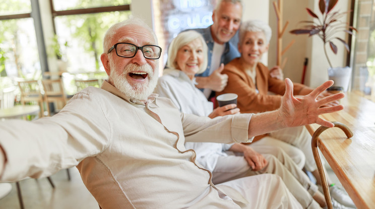 Idősebb korban is lehetünk vidámak és egészségesek, ha megfelelően táplálkozunk/Fotó: Shutterstock