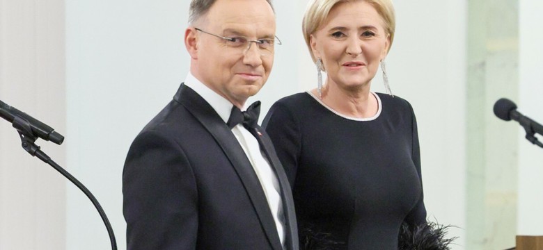 Agata Duda spowita w czerń. Pierwsza dama rzadko tak się prezentuje. Jak wypadła? [FOTO]