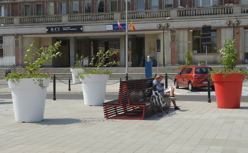 Autorem projektu rewitalizacji placu jest były naczelnik wydziału estetyki w ratuszu Tomasz Gamdzyk. Obecnie jest On pracownikiem miejskiej pracowni planowania przestrzennego, gdzie zatrudnił się po dymisji z ratusza. <br><br> fot. (mr) PAP/Radek Pietruszka