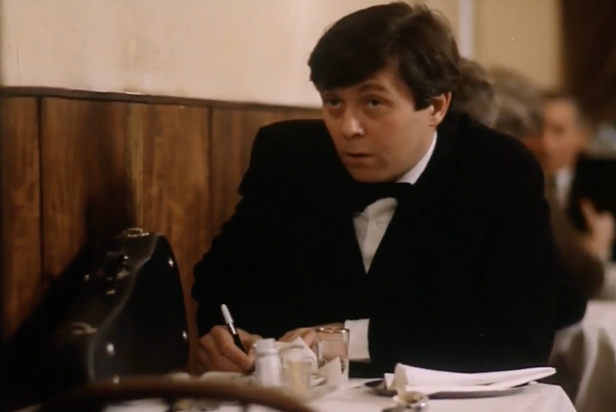 Český herec Josef Abrhám vo filme Vrchní, prchni!