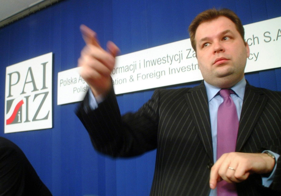 Sebastian Mikosz w 2004 roku pracował w Polskiej Agencji Informacji i Inwestycji Zagranicznych