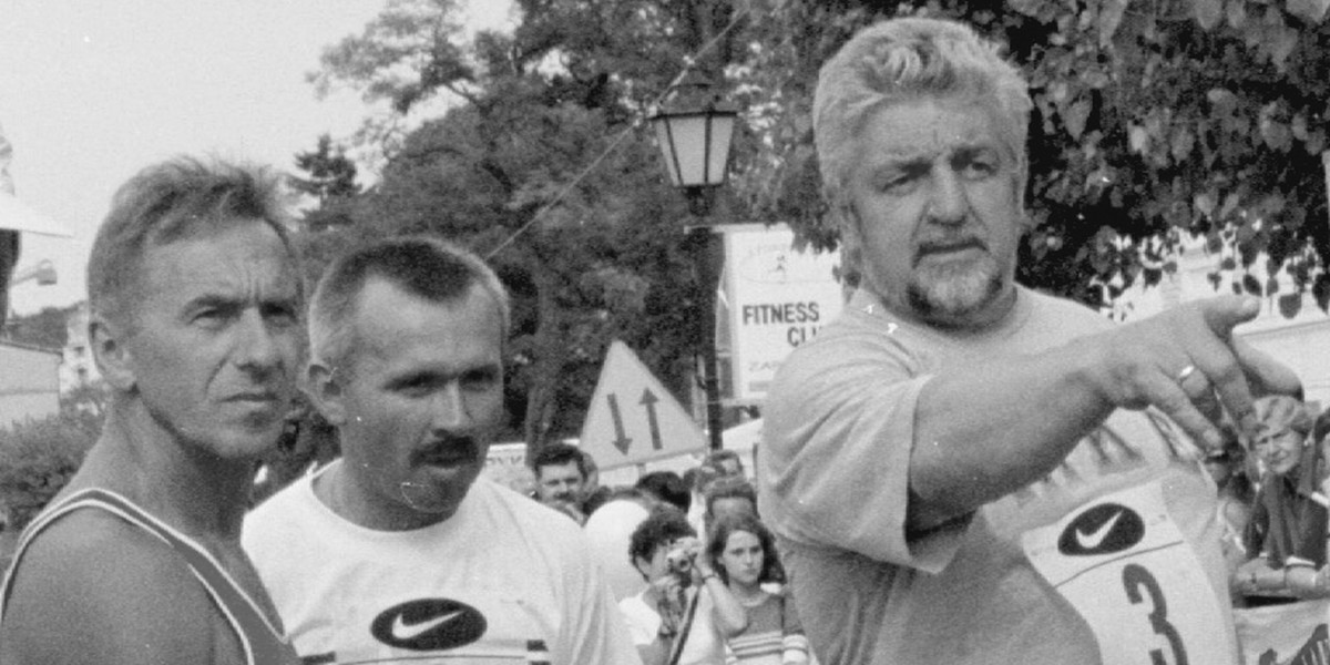 Władysław Komar i Tadeusz Ślusarski zginęli 17 sierpnia 1998 roku w wypadku samochodowym. 