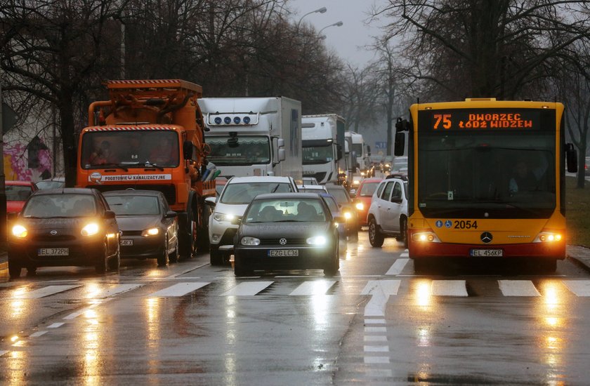 Wykolejenie tramwaju na Rzgowskiej 