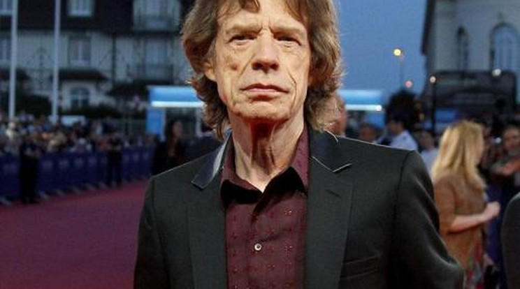 Mick Jagger nem áll le