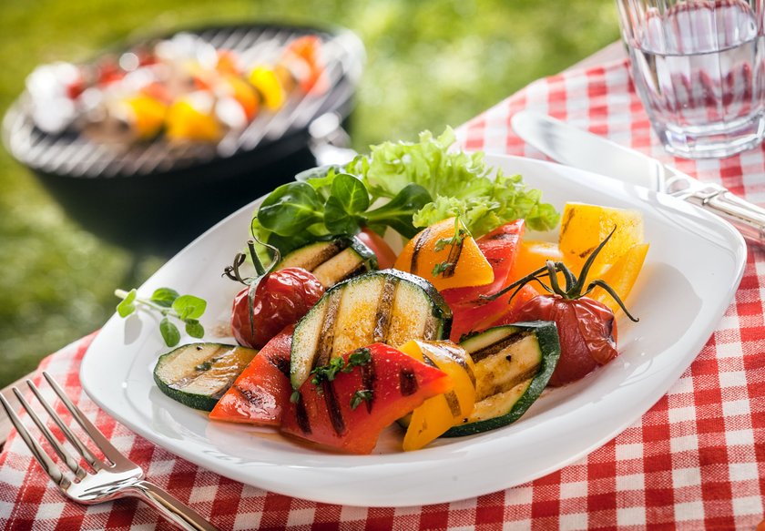 Grill bez mięsa? Będzie pysznie! Podpowiadamy, jak przygotować na ruszcie warzywa, sery i grzyby