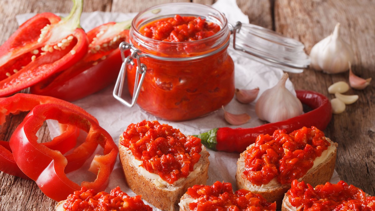 Evo koliko ajvar ima kalorija i koliko dnevno smemo da pojedemo bez griže savesti i problema