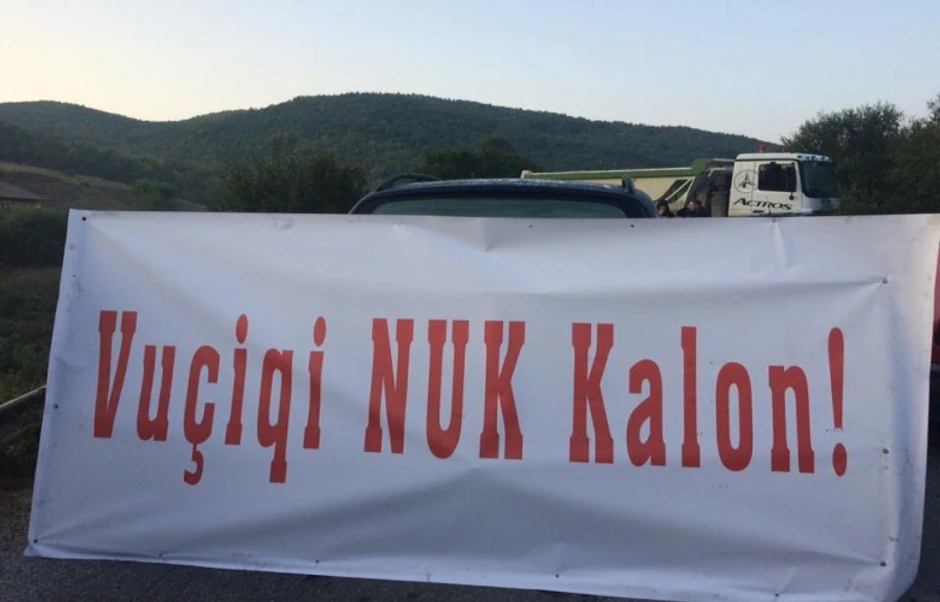 Natpis: Vučiću nećeš proći