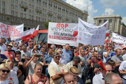 protestujący