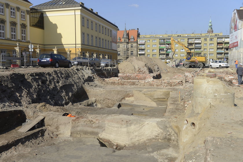Fundamenty i mury na Zamkowej we Wrocławiu
