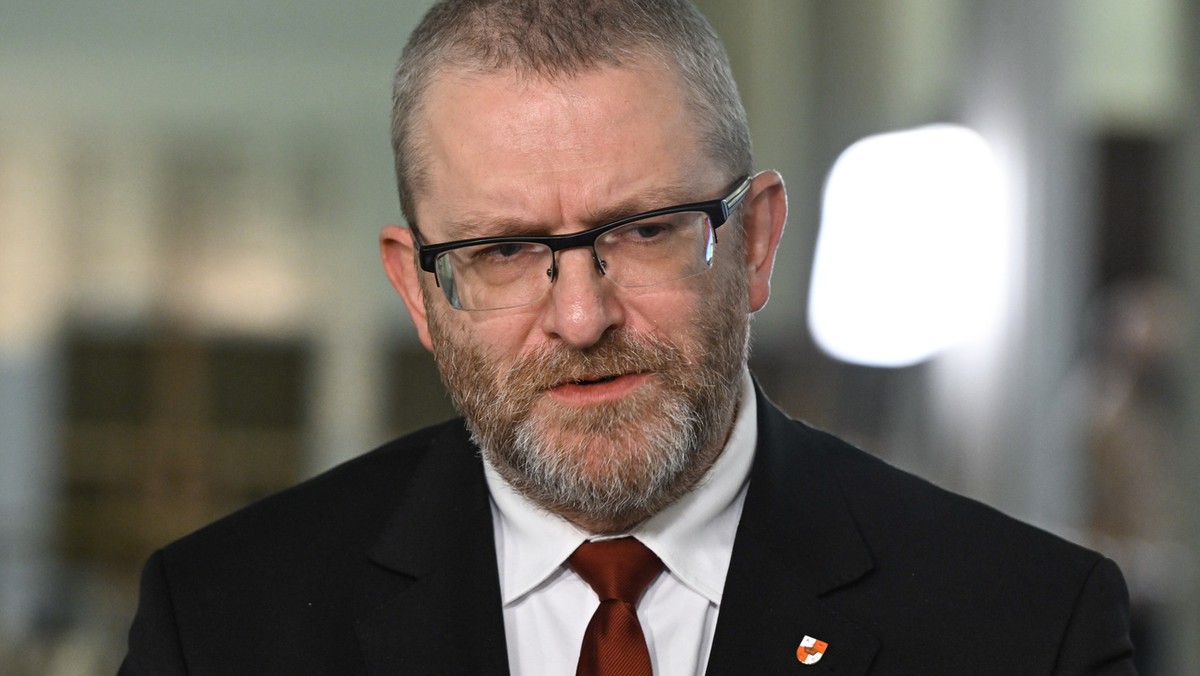 Grzegorz Braun potwierdził start w wyborach prezydenckich, co może prowadzić do rozpadu Konfederacji [Źródło: Onet]