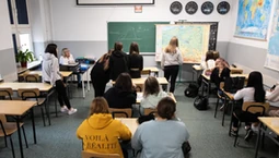 Co zamiast podwyżek dla nauczycieli? Tak szkoły rozwiązują palący problem