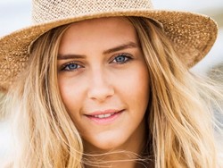 Urządź włosom udany urlop! Proste sposoby na piękną czuprynę latem