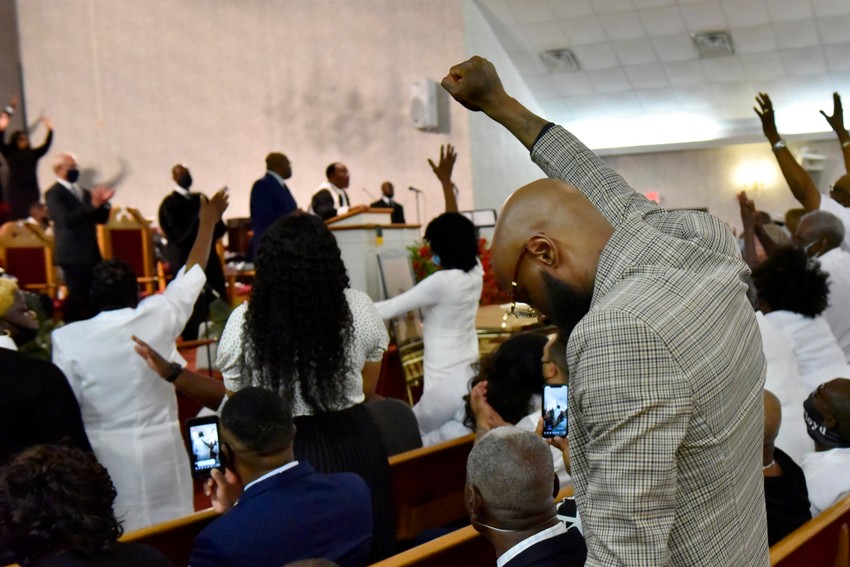 Komeoracija Džordžu Flojdu