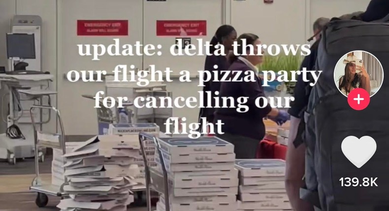 Elizabeth Ochoa posted a Tik Tok of the pizza party thrown for passengers by Delta after a second delay.