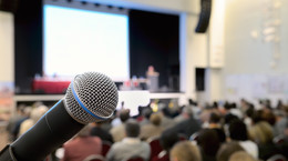 Pechowa konferencja miała wywołać lawinę zakażeń. &quot;Wszystko, co wydawało się normalne, z perspektywy czasu przeraża&quot;