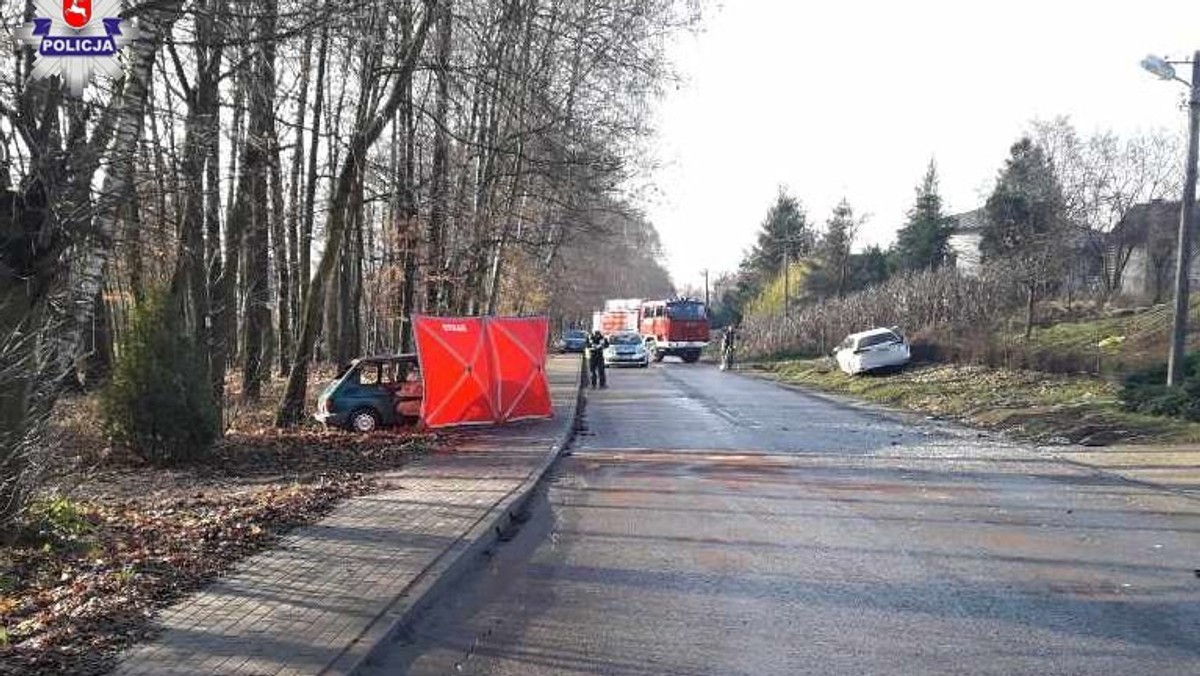 Tragiczny wypadek miał dziś miejsce w miejscowości Sporniak (woj. lubelskie). W wyniku czołowego zderzenia dwóch samochodów jeden z nich stanął w płomieniach. W środku znajdowała się kobieta, której nie udało się uratować.