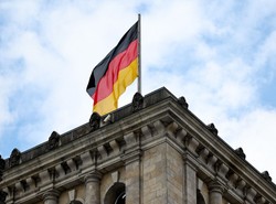 Niemcy postawili głaz dla Polski przed Bundestagiem. "To wyraz zniecierpliwienia"