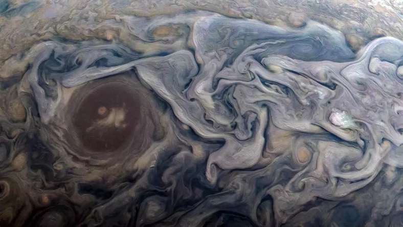 Burza na Jowiszu uchwycona przez sondę Juno