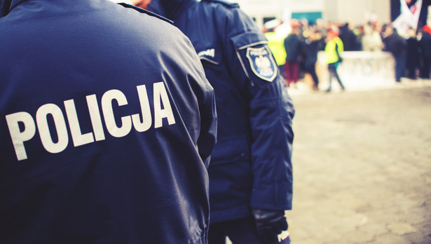 W odpowiedzi Jarosław Szymczyk, komendant główny policji, wskazał, że funkcjonariusze w strefie przeznaczonej dla reporterów i operatorów kamer mieli za zadanie rejestrowanie i obserwowanie wydarzeń na trybunach