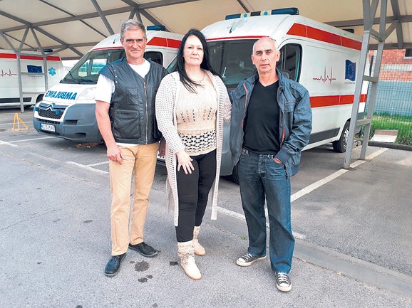 Ekipa koja je porodila ženu u sanitetu na ulici