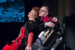 O przyjemności kłótni i konfliktu. „Zemsta" Fredry w białostockim Teatrze Dramatycznym